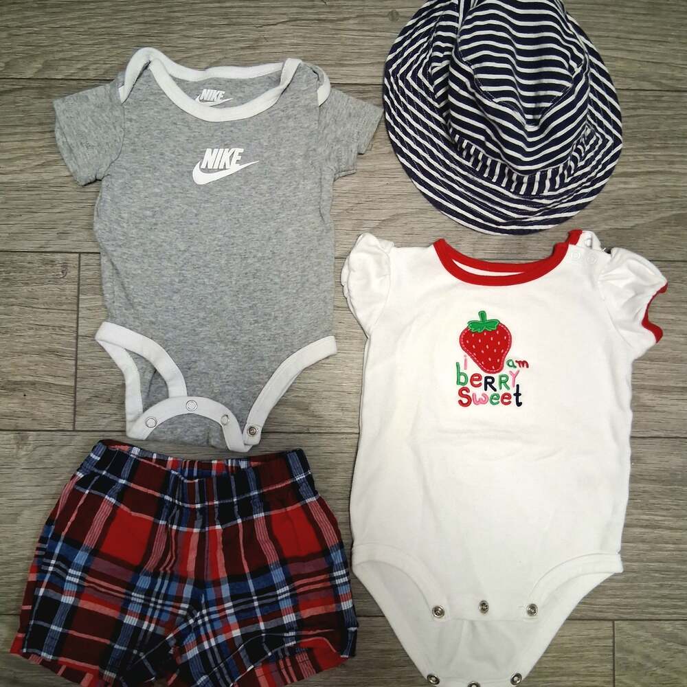 Baby Infant 4-Piece Clothing Bundle Set Nike Grey Bodysuit Carter's Strawberry B